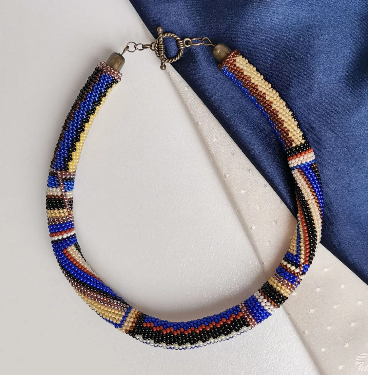 Прикраса із бісеру кольє-джгут Інтерес