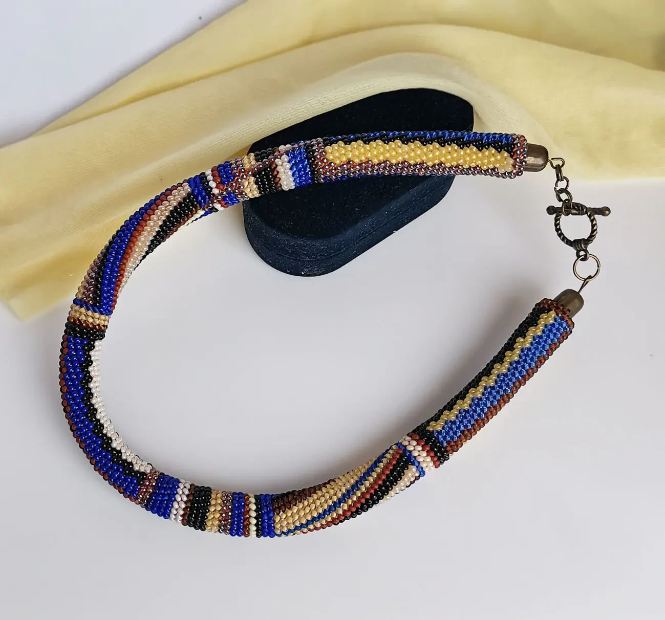 Прикраса із бісеру кольє-джгут Інтерес 6