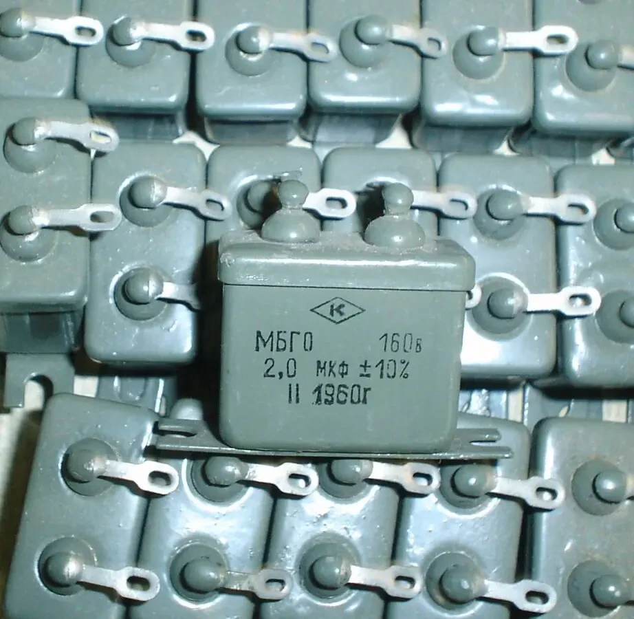 Конденсаторы слюдяные МБГП 1960-х годов.