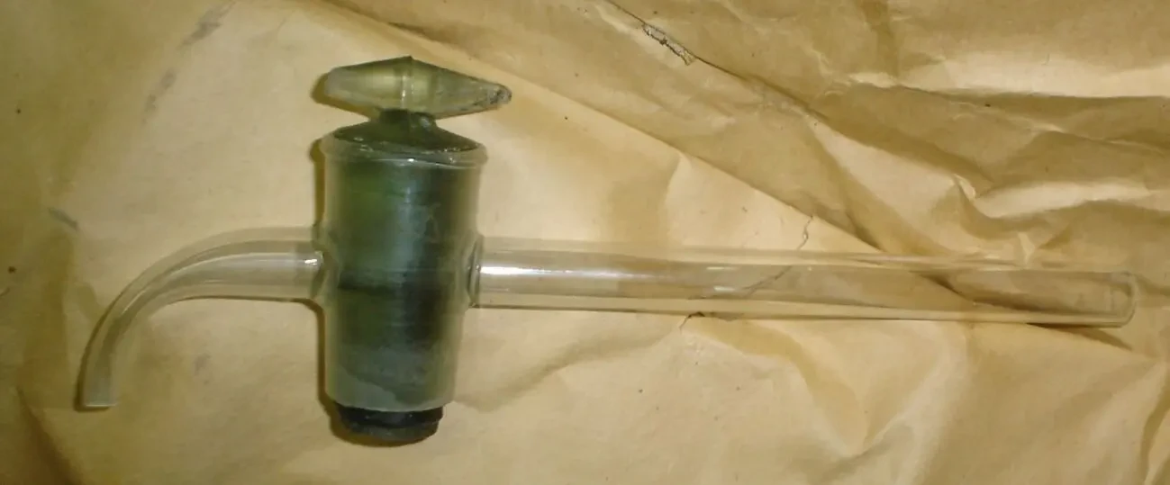 Стеклянный лабораторный кран. 4