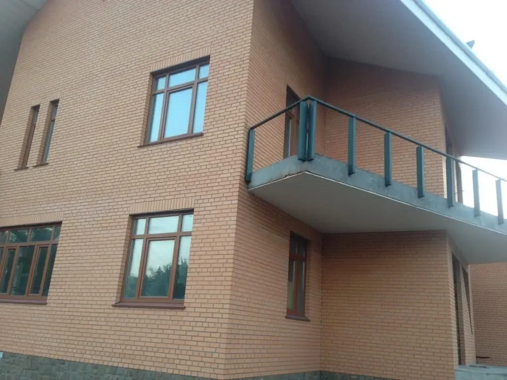 Продам дом в Киеве (660 кв.м. / 19 соток приват. земли).