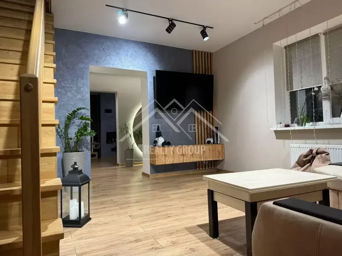 Продаж будинку з сучасним ремонтом та меблями у ЦМ р-ні 5