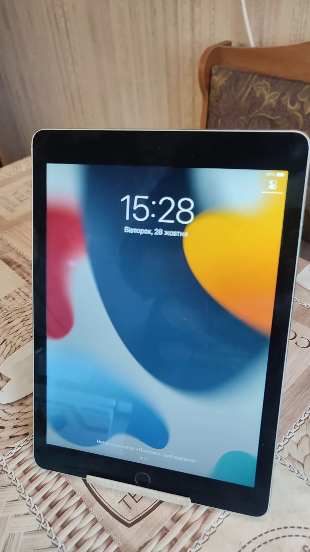 Продам планшет Apple iPad Air 2 Wi-Fi 2/16GB,гарний стан.