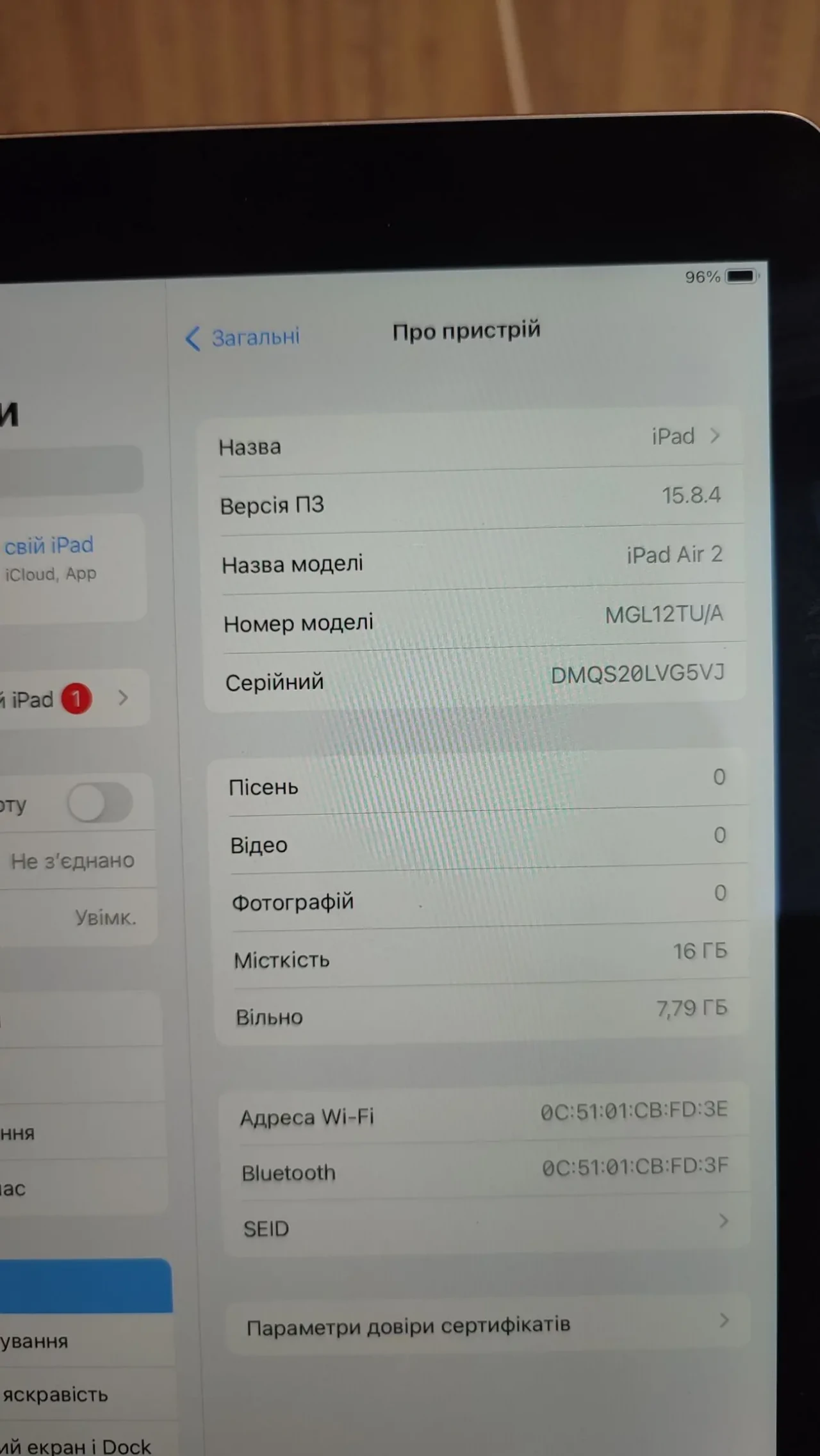Продам планшет Apple iPad Air 2 Wi-Fi 2/16GB,гарний стан. 8