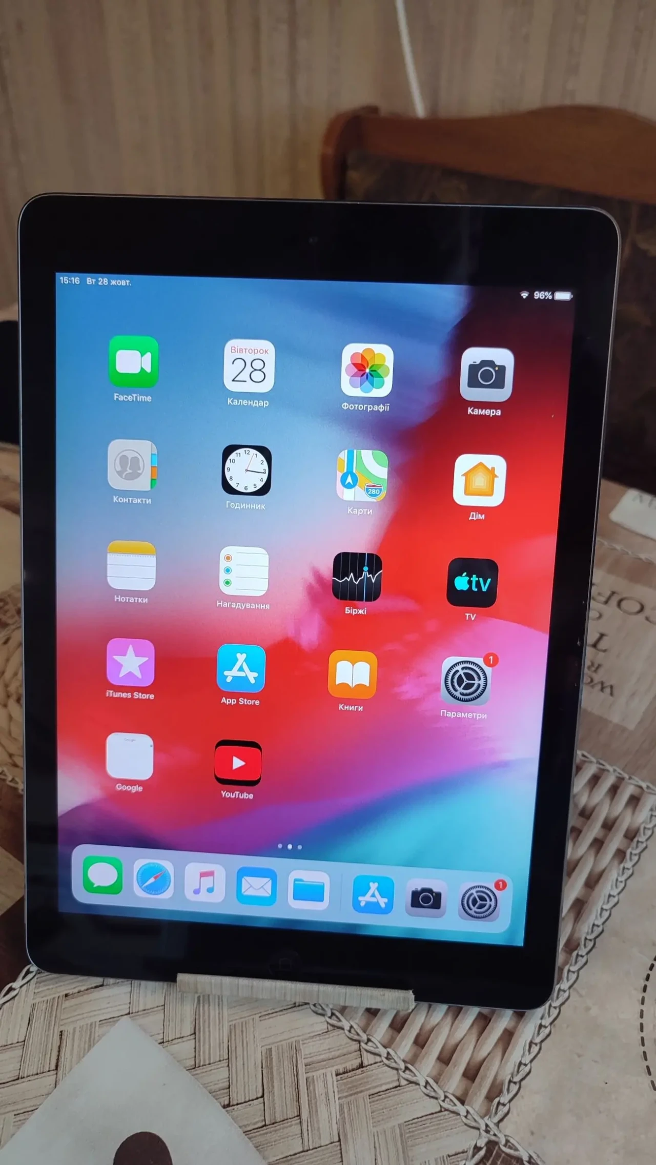 Продам планшет Apple iPad Air Wi-Fi 1/16GB,чудовий стан.