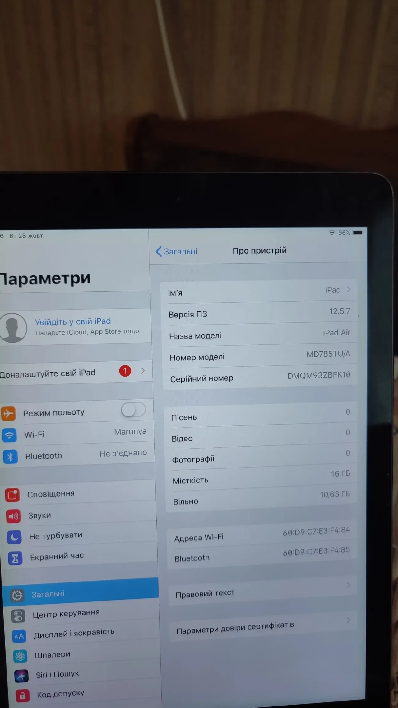 Продам планшет Apple iPad Air Wi-Fi 1/16GB,чудовий стан. 8