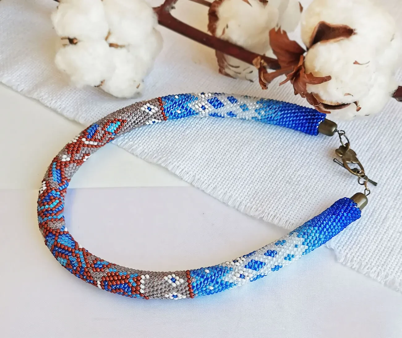 Прикраса із бісеру кольє-джгут Очарування 8