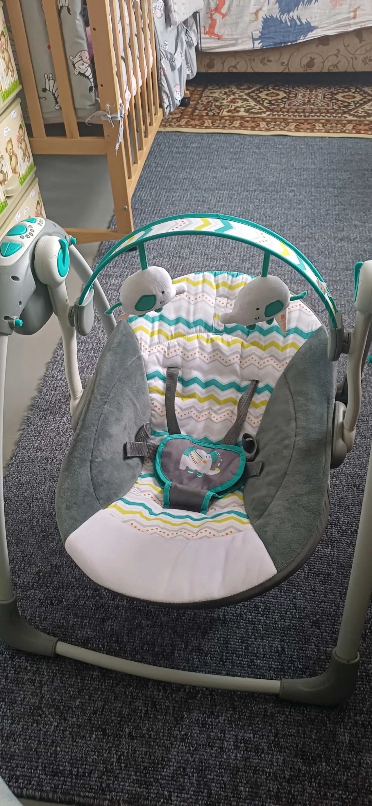 Дитячий шезлонг гойдалка