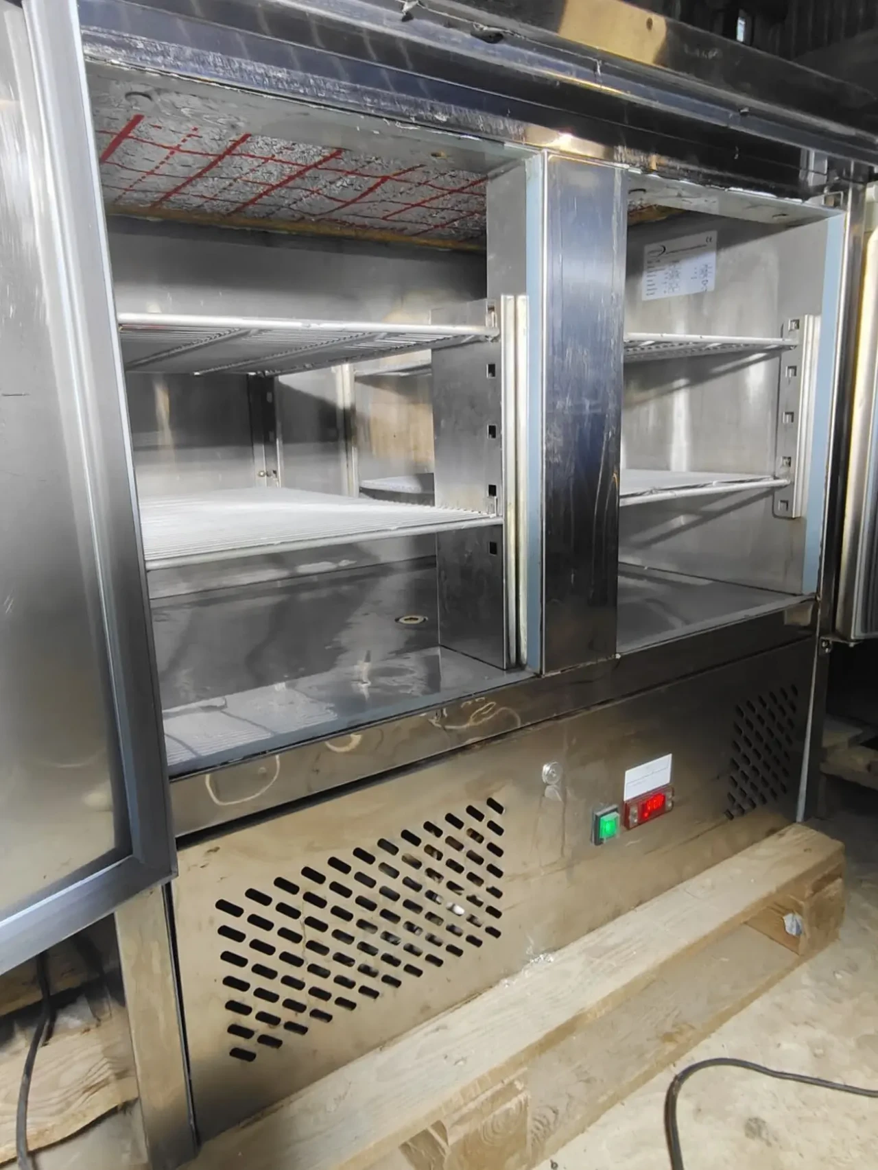 Холодильний стіл Hendi, стіл холодильний, холодильна вітрина 4