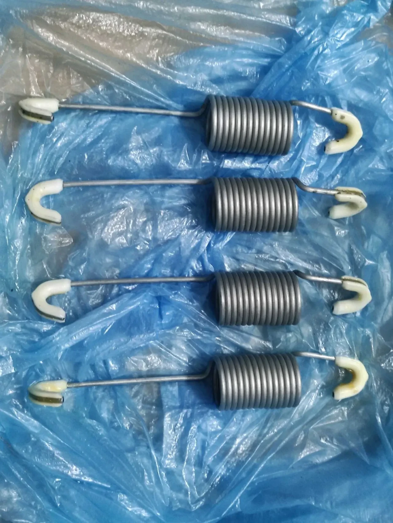 Пружина бака Electrolux 1468633027