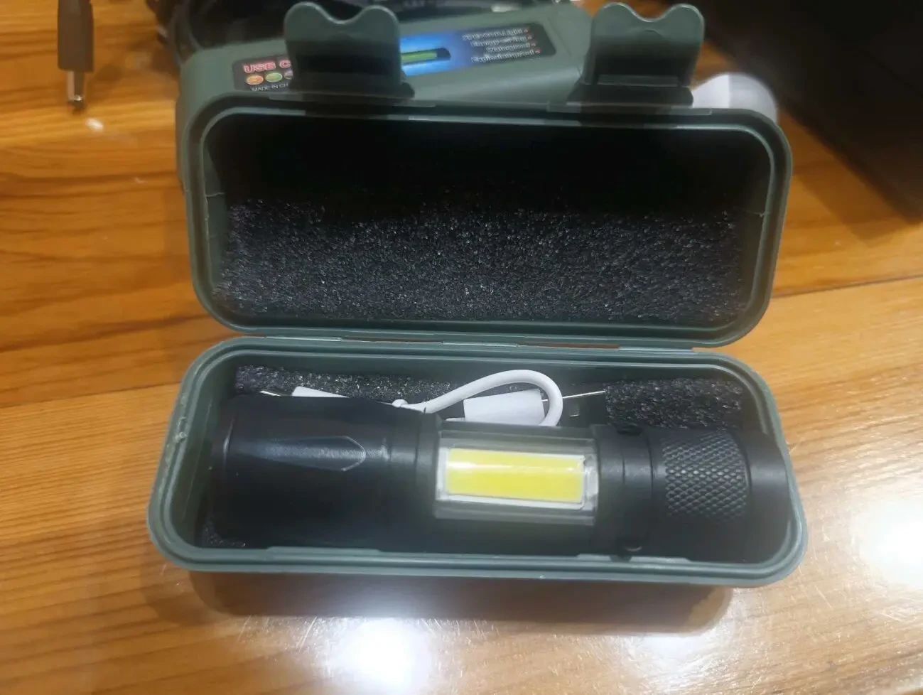 ФОНАРИК с встроенным аккумулятором + USB 3