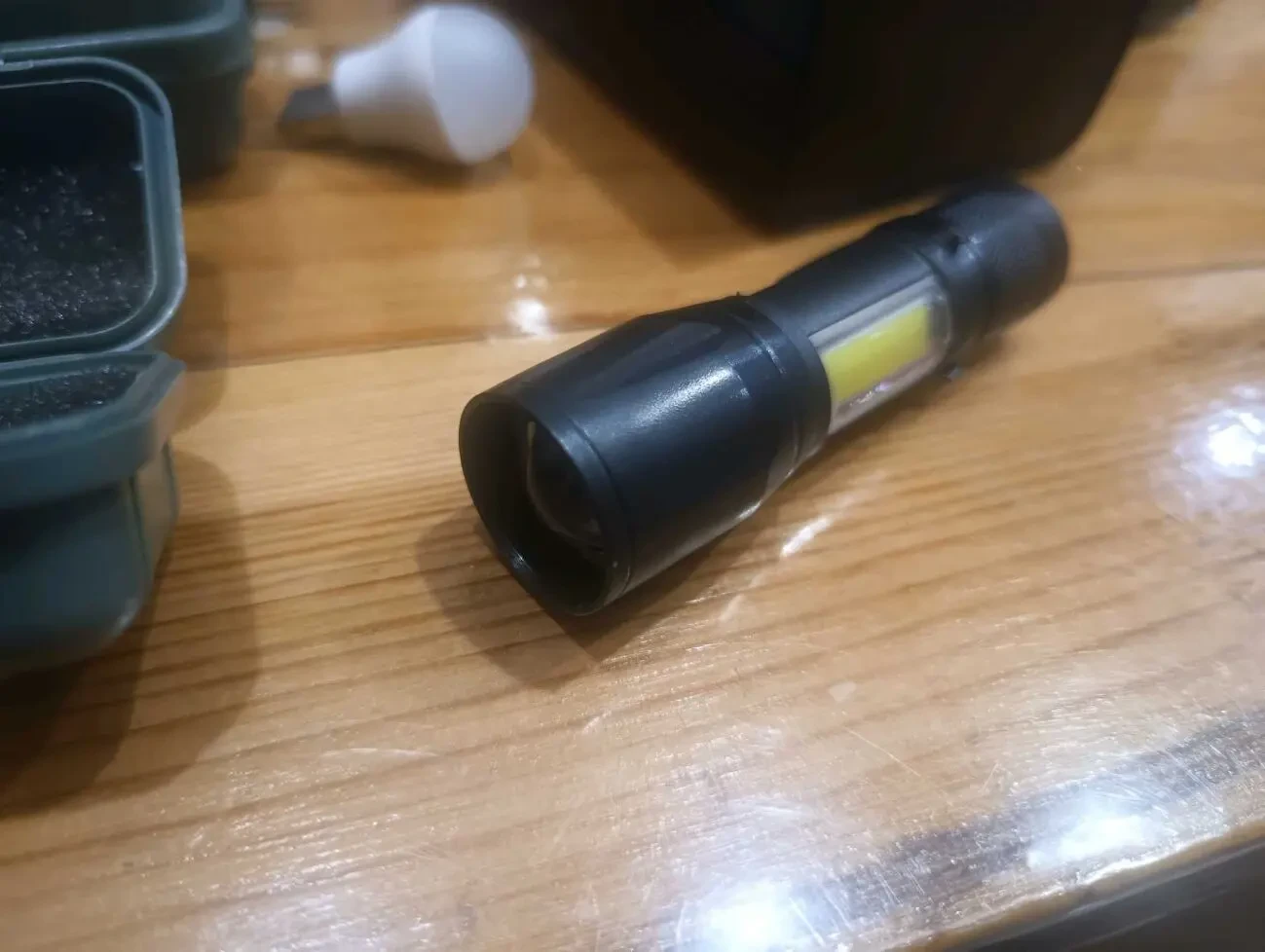 ФОНАРИК с встроенным аккумулятором + USB