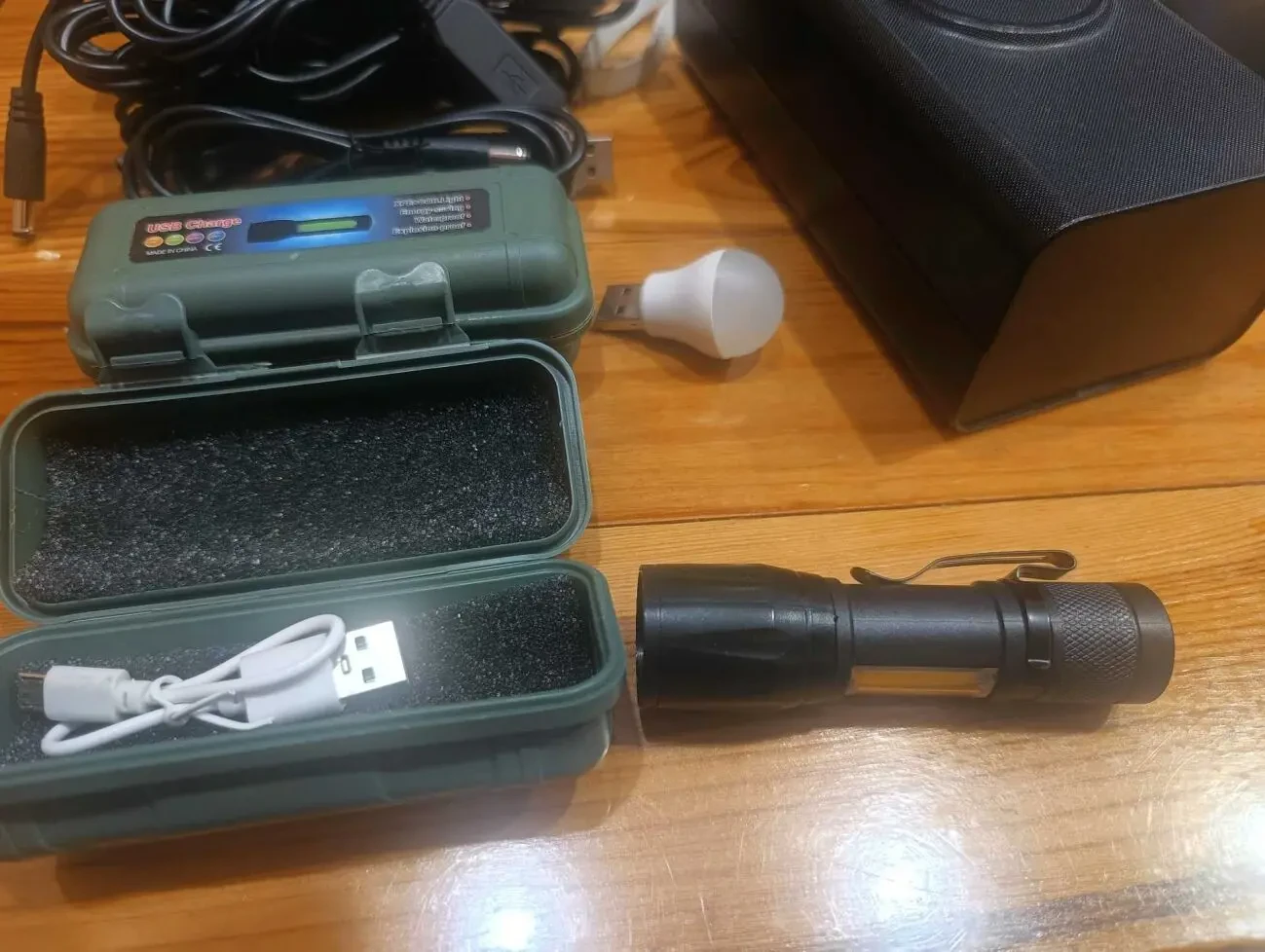 ФОНАРИК с встроенным аккумулятором + USB 2