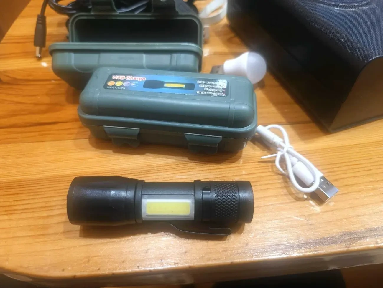 ФОНАРИК с встроенным аккумулятором + USB 7