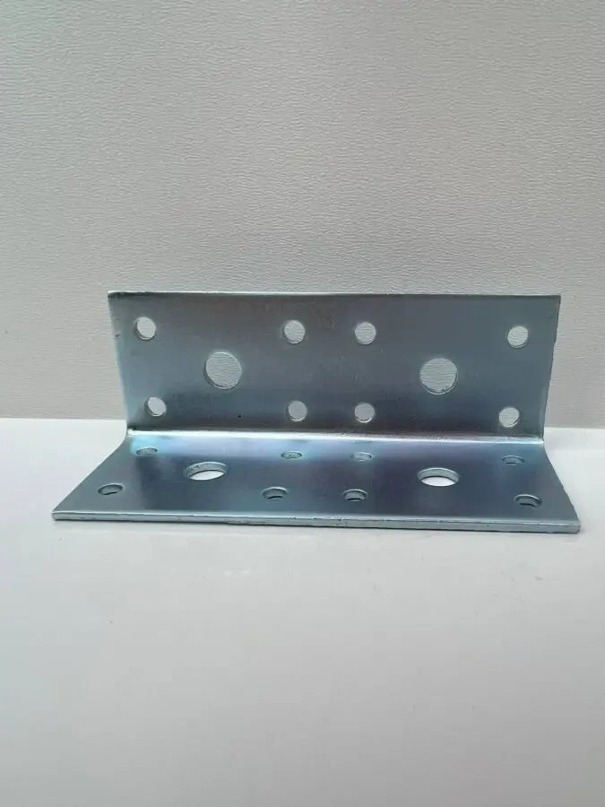 Куточок  35х35х100х2 кріпильний стальний перфорірований 2