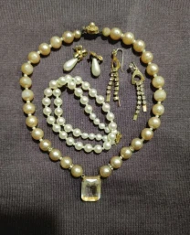 Біжутерія (намисто, сережки)