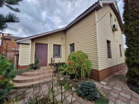 Продаж будинку. Центр міста. Вулиця Хібінська. 60 школа.