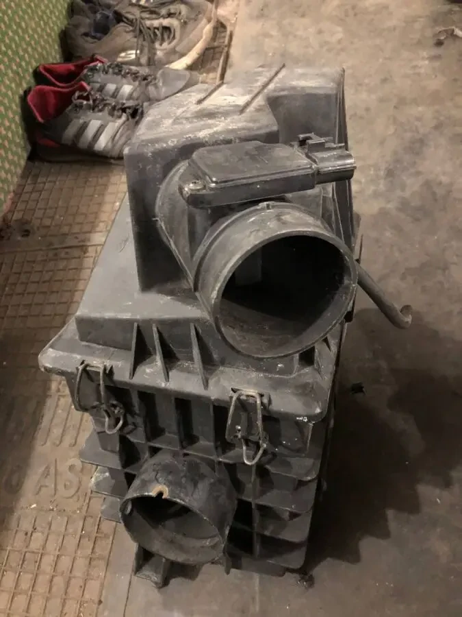 Корпус повітряного фільтра Форд Транзит 5