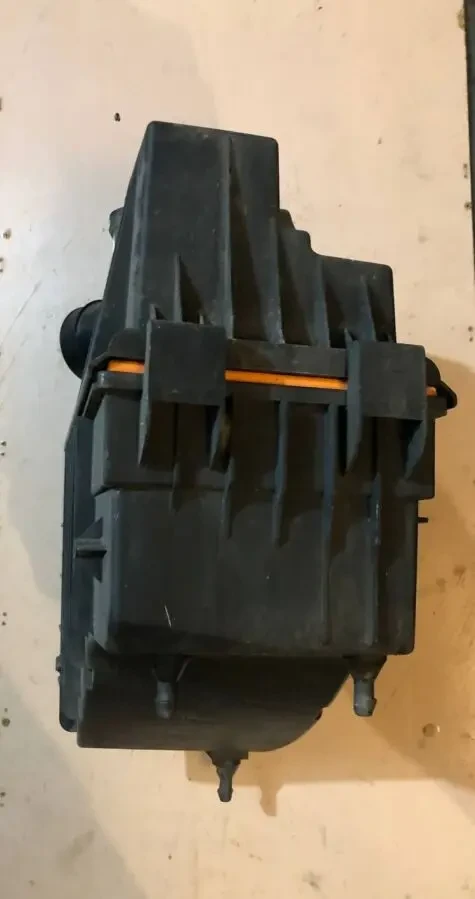 Корпус повітряного фільтра Форд Транзит 3