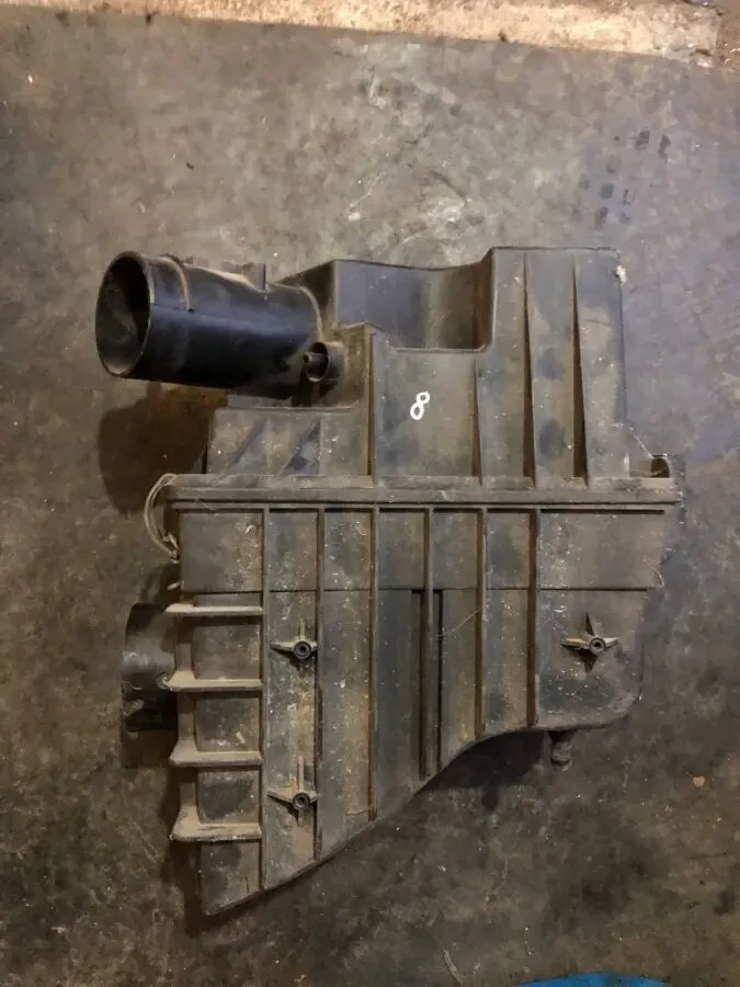 Корпус повітряного фільтра Форд Транзит 2