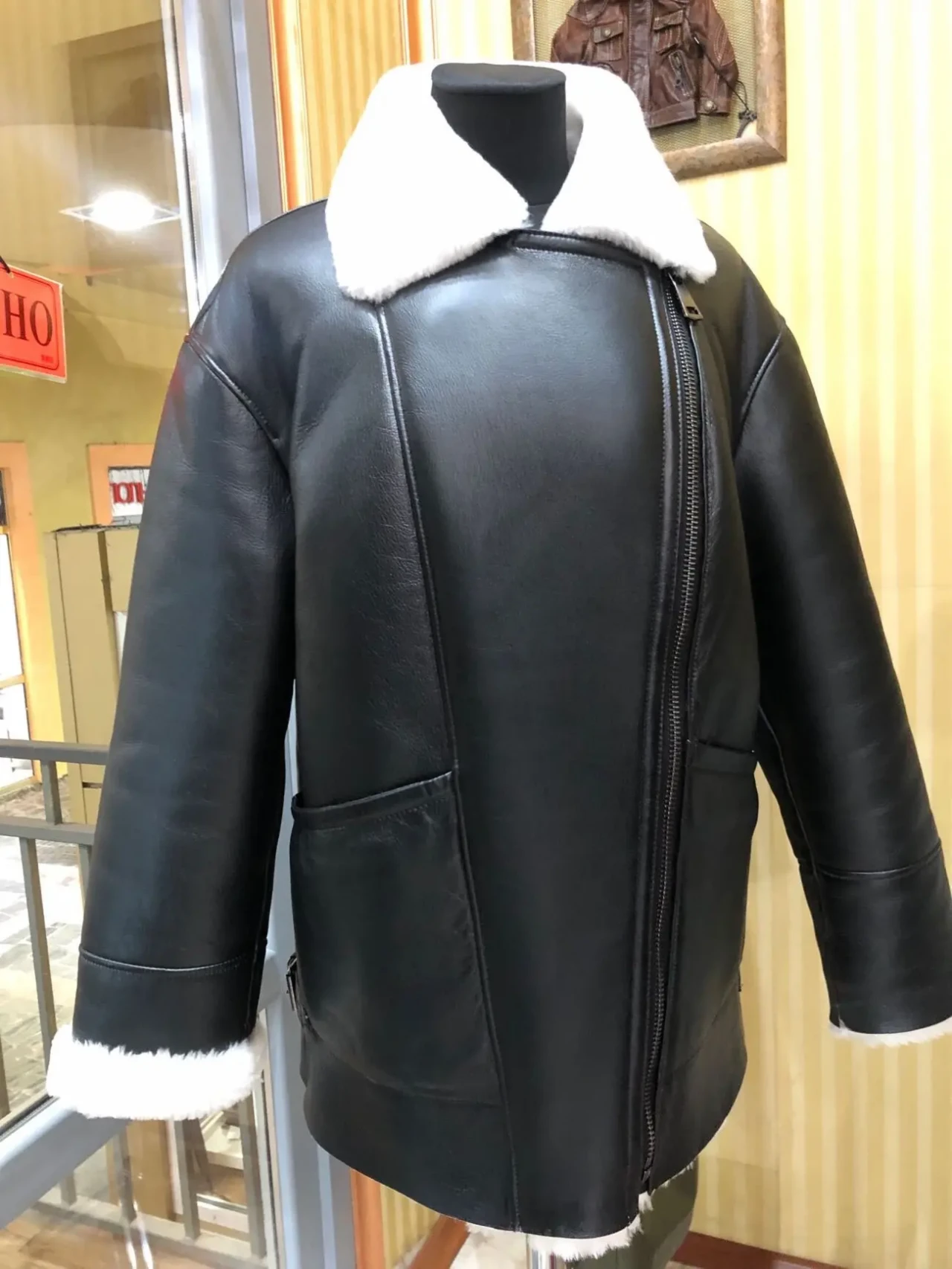 Дублянка натуральна чорна,біле хутро 3