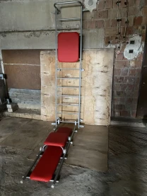 Шведская стенка стационарная с полкой и тележкой для ног.