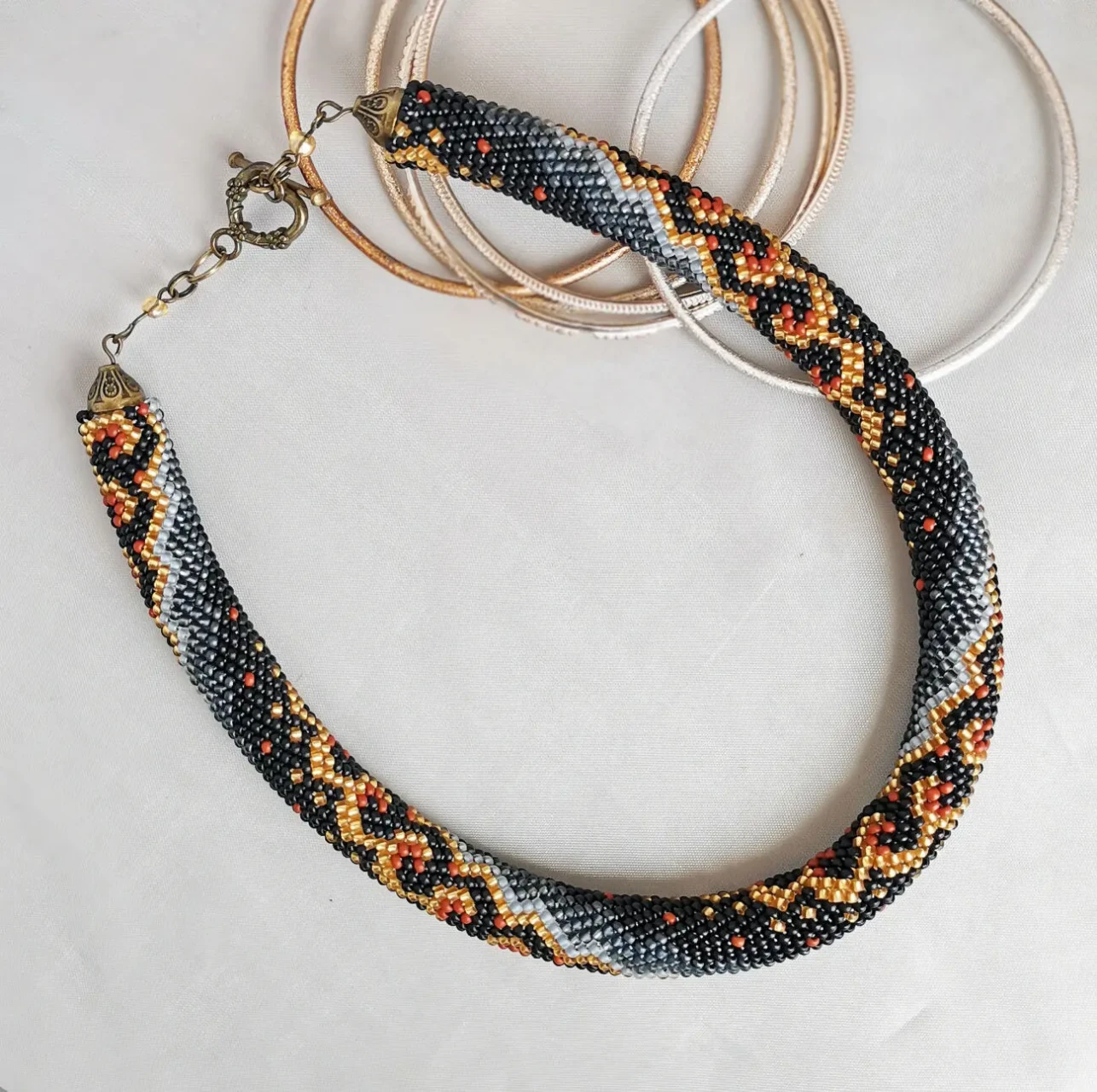 Прикраса із бісеру кольє-джгут Казка 8