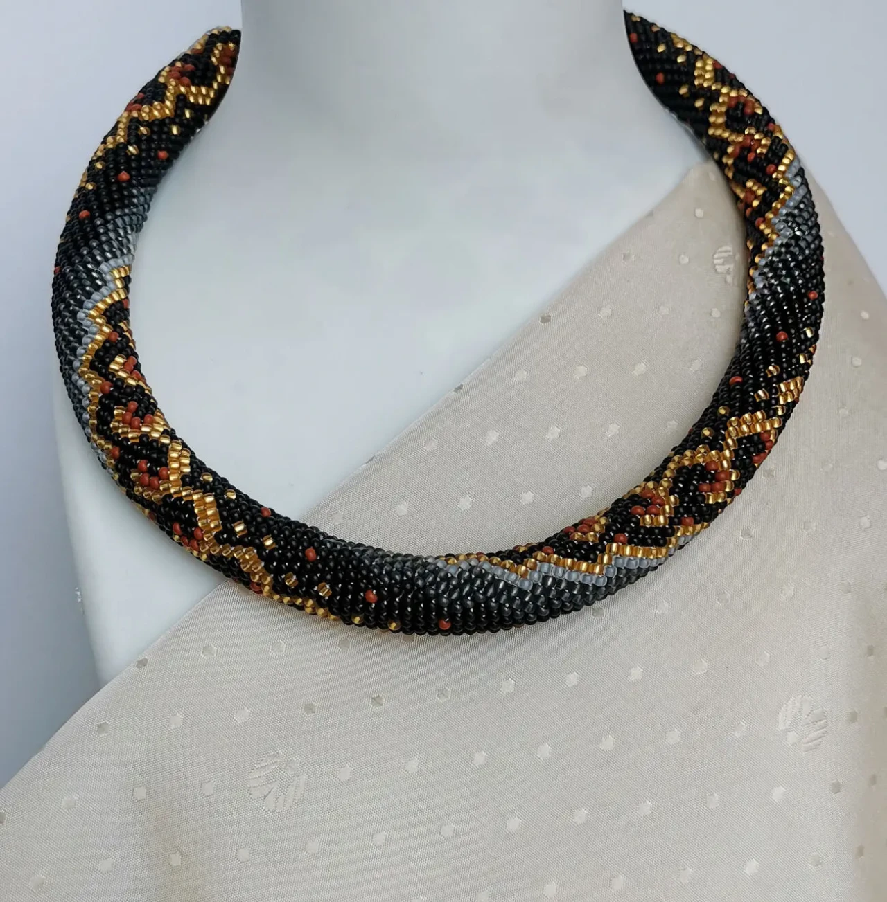 Прикраса із бісеру кольє-джгут Казка 2