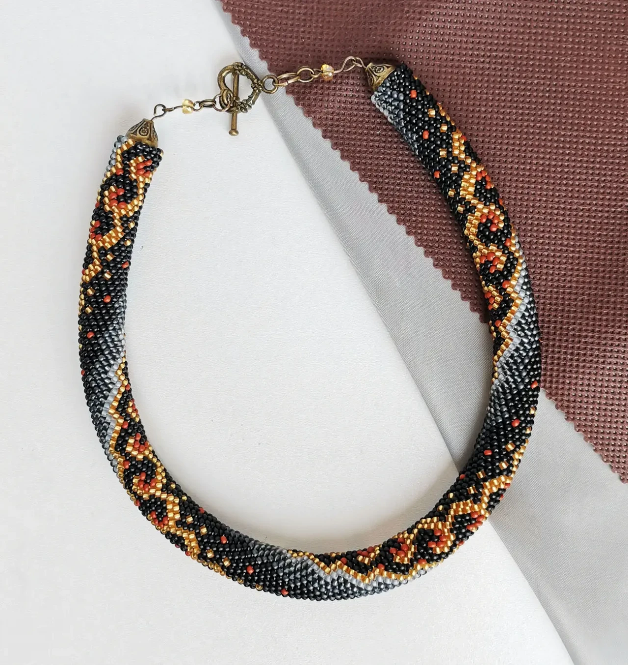 Прикраса із бісеру кольє-джгут Казка 7