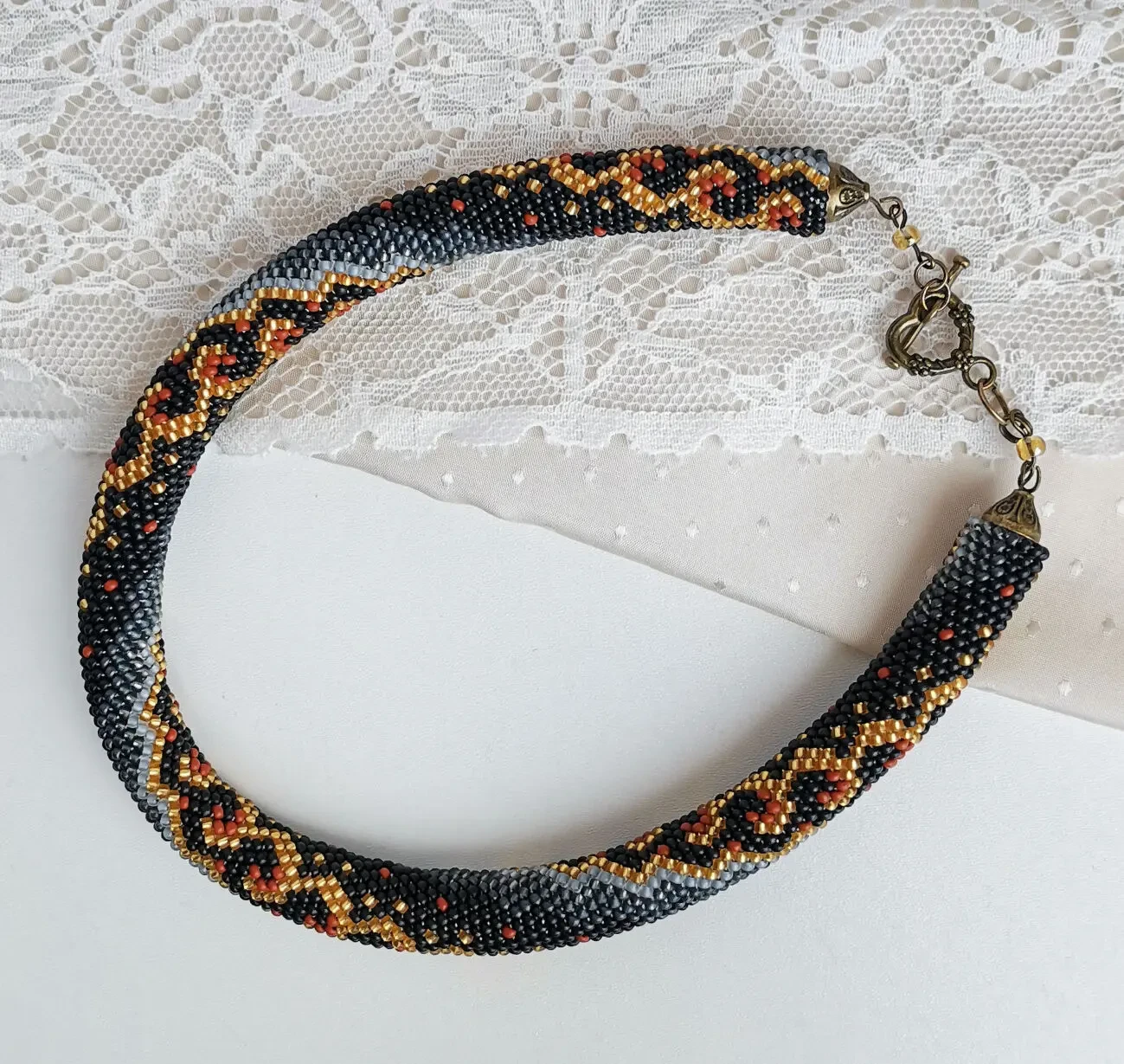Прикраса із бісеру кольє-джгут Казка 3