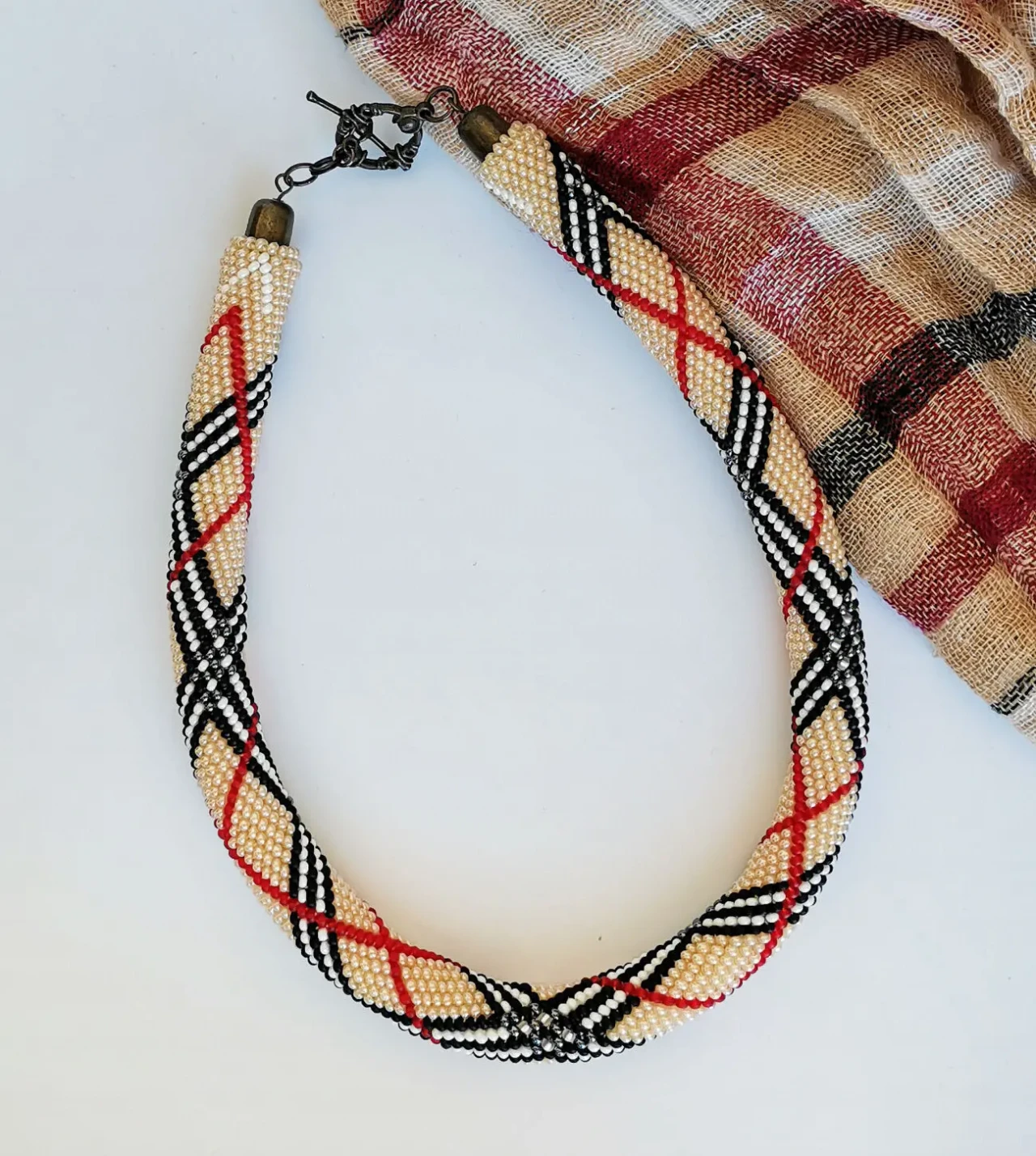 Прикраса із бісеру кольє-джгут Берберрі 7