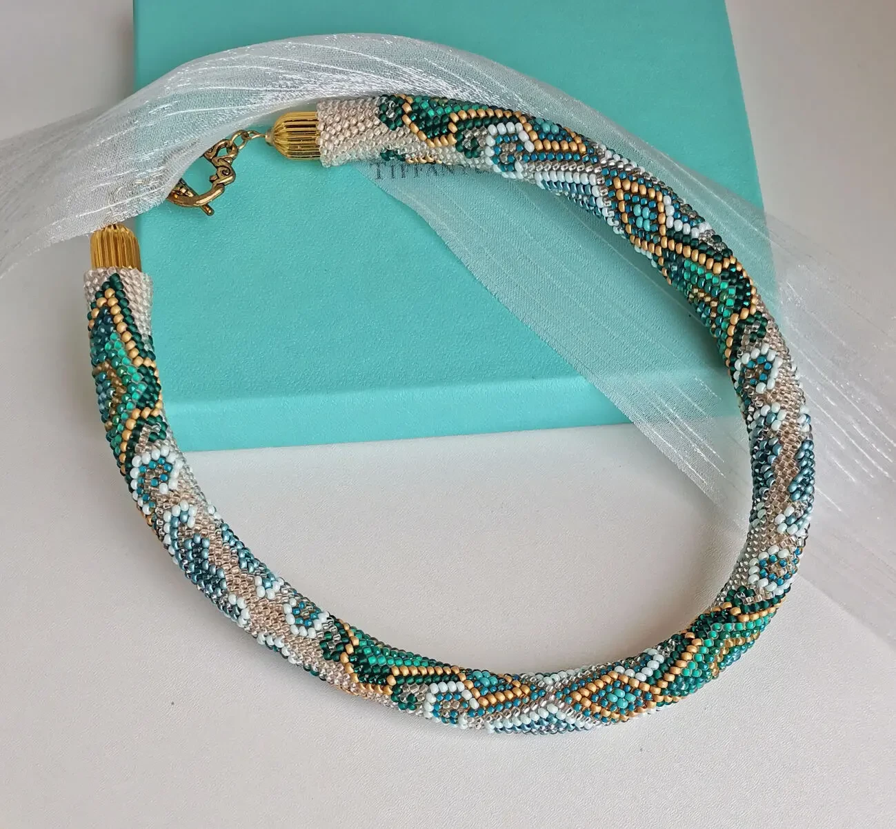 Прикраса із бісеру кольє-джгут Мелодія вічності 4