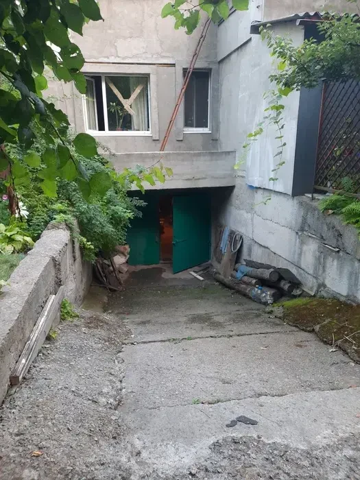 Продам будинок на дві половини в с. Есхар 8