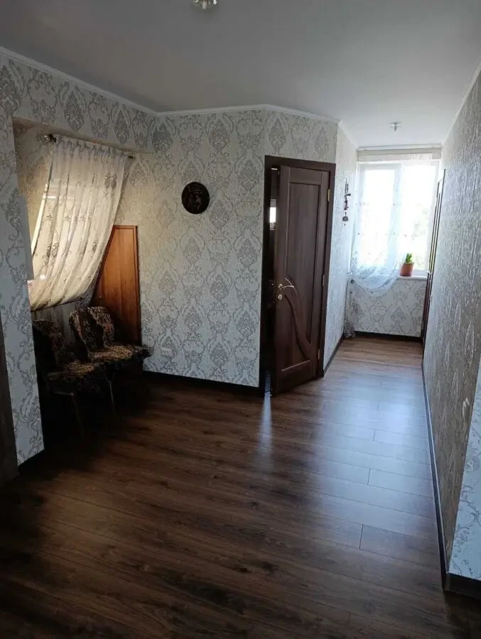 Продам дом с ремонтом в районе ж/м Парус 6