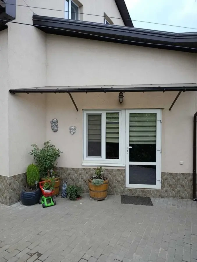 Продам дом с ремонтом в районе ж/м Парус 2