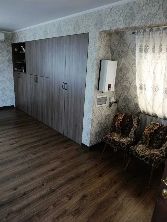 Продам дом с ремонтом в районе ж/м Парус 5