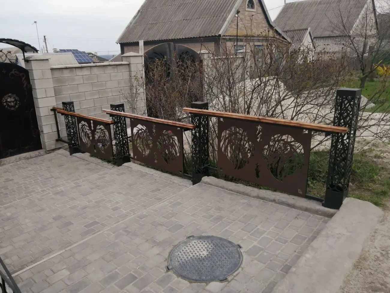 Ворота металлические сварные с декором 3