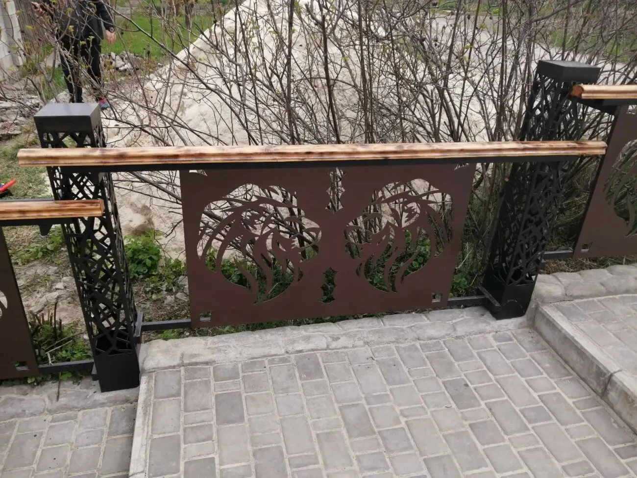 Ворота металлические сварные с декором 2