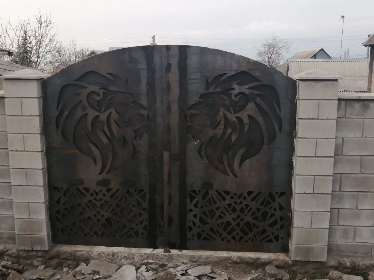 Ворота металлические сварные с декором