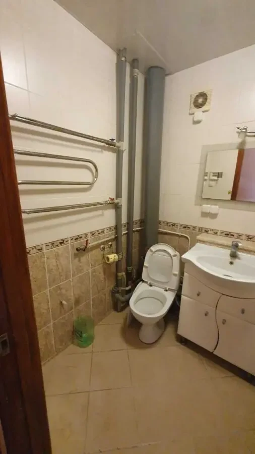 Продам 1к.квартиру Вул.Киргизька 6