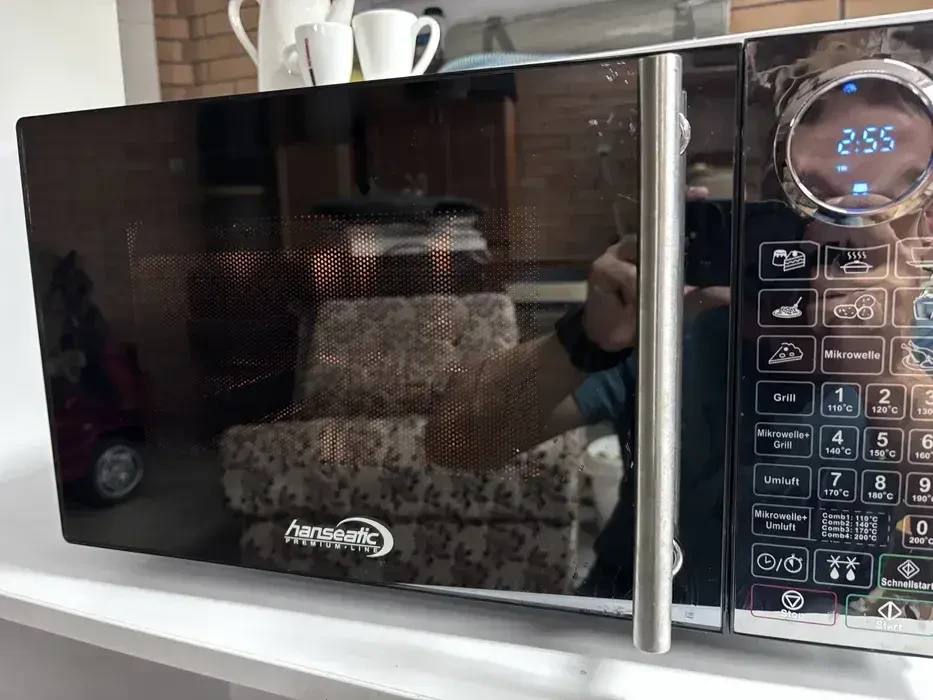 Продам микроволновую печь 4