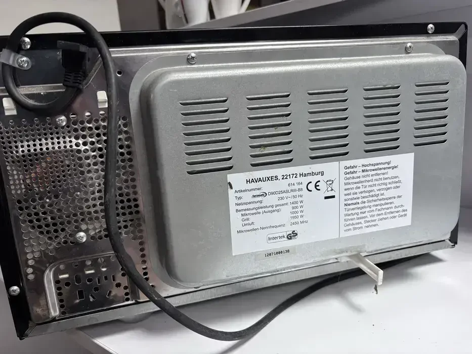 Продам микроволновую печь 3