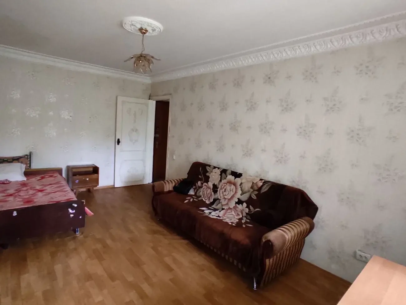 Сдам 1-кв. этаж- 2/5 Просп. Тракторостр/ Валентиновская 3