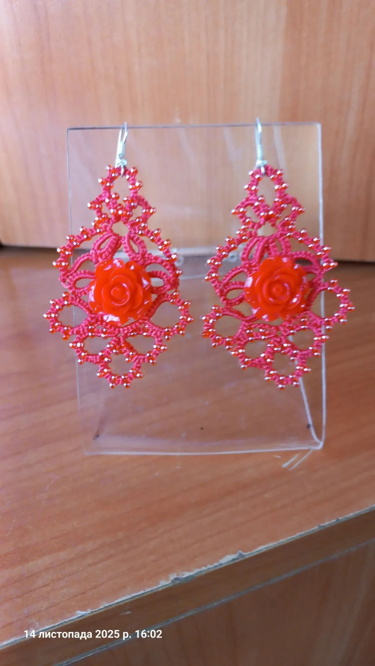 Сережки мереживні червоні. Фріволіте анкарс 4