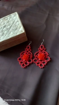 Сережки мереживні червоні. Фріволіте анкарс