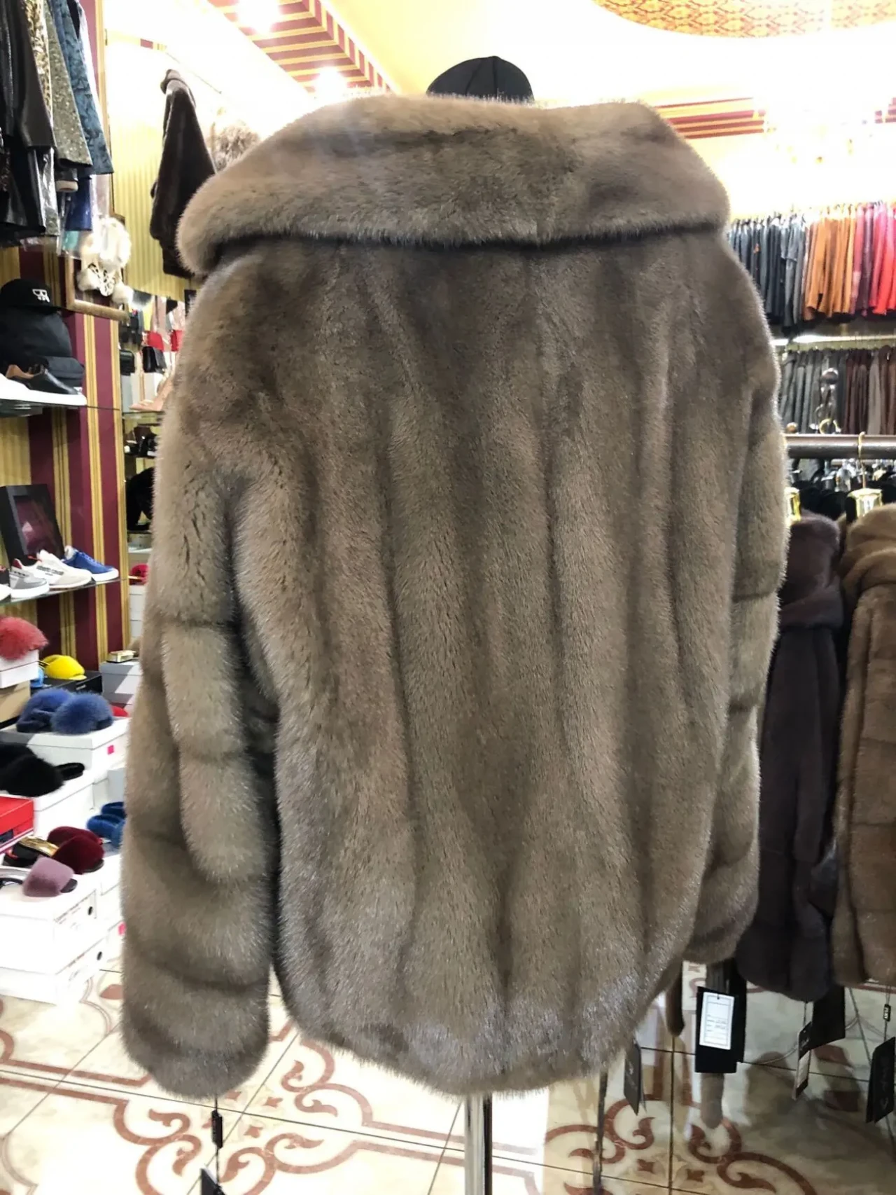 Шуби норові,англійський комір,Грецькі 8