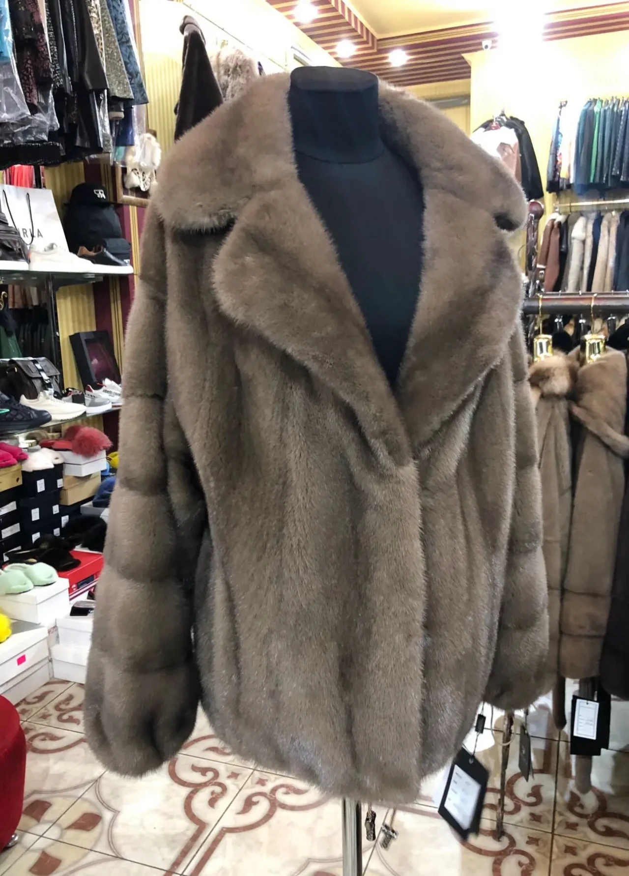 Шуби норові,англійський комір,Грецькі 6