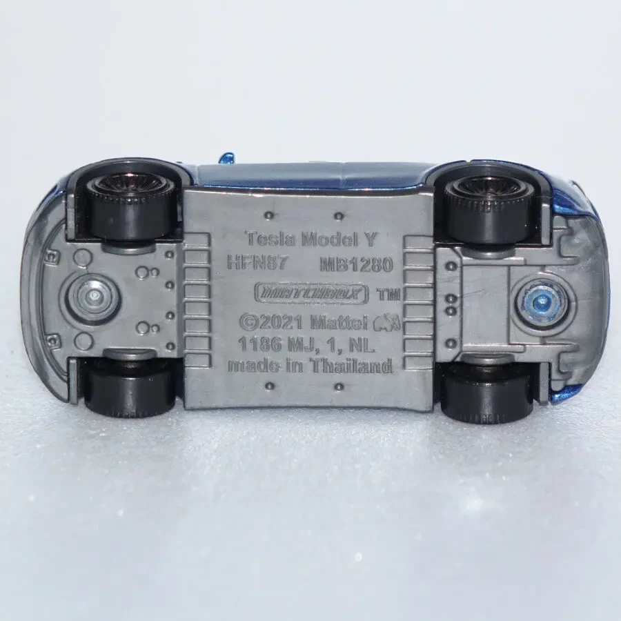 Tesla Model Y Matchbox модель машинки Mattel 2021 коллекционная 8