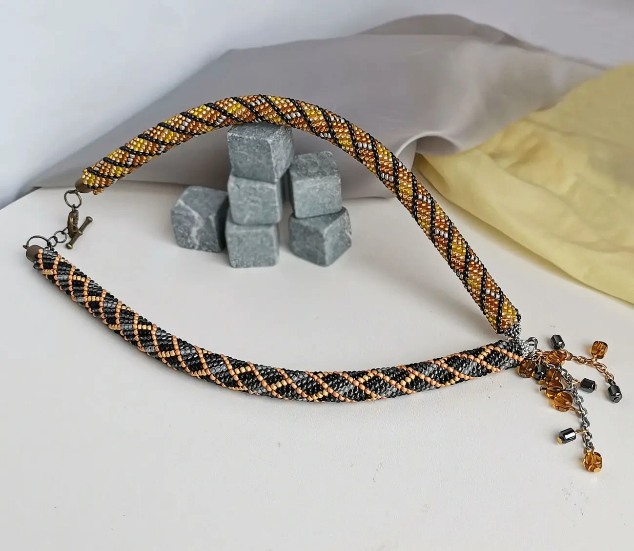 Прикраса із бісеру кольє-джгут Місячне мереживо 3