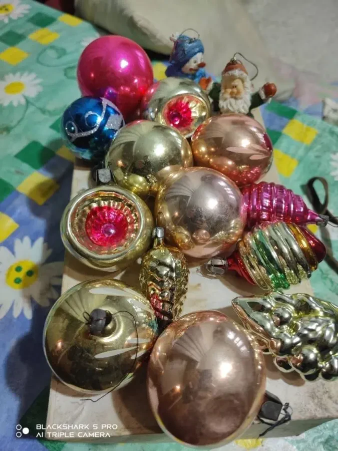 Продам новорічні іграшки